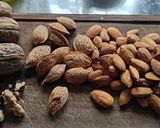 Foto del paso 1 de la receta: Almendras y nueces bañadas en chocolate
