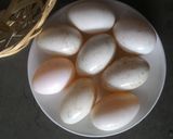 Hình bước làm 1 của món Mùa xuân ai đi hái hoa, còn em đi muối trứng vịt