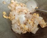 รูปขั้นตอนการทำที่ 4 ของ ก๋วยเตี๋ยวคั่วไก่