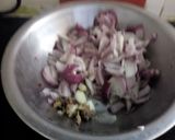 A picture of step 1 of Black gram stew.