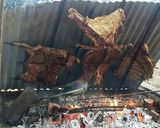 Foto del paso 5 de la receta: Cordero asado y lechón a la estaca