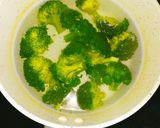 Foto langkah ke 3 dari resep Sup Ayam Daun Jeruk versi Ambyar Kitchen.