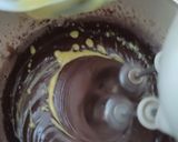Foto langkah ke 4 dari resep Triple Choco Muffin.