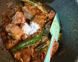 Foto langkah ke 6 dari resep Semur Daging Cabai Hijau.