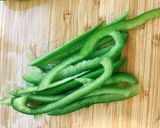 A picture of step 3 of Green pepper, bamboo-shoot and pork stir-fry.