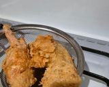 Foto langkah ke 5 dari resep Ayam Goreng Kremes.