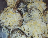 Foto del paso 4 de la receta: Berenjenas rellenas de pollo salchichas y champiñones en el microondas