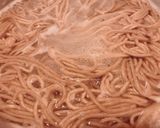 Hình bước làm 1 của món Mì Soba Sốt Tsuyu & Gà Teriyaki