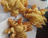 Foto langkah ke 3 dari resep Blooming Onion.