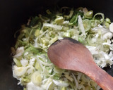 Foto del paso 2 de la receta: Pechugas de pollo con crema de puerros y champiñones