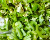 Foto langkah ke 1 dari resep Tumis Cabai Hijau Tomat Hijau dan Teri.