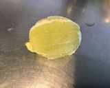 Une image de l'étape 1 de Marinade au miel, citron vert, échalote et baies (pour poissons et mollusques).