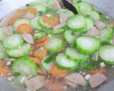 Foto langkah ke 2 dari resep Sop Gambas Oyong dan Wortel.