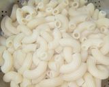 A picture of step 1 of Tomato Tikka Macaroni.