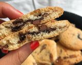 Foto del paso 5 de la receta: Cookies rellenas y con chips de choco 🍫 🍪