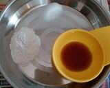 A picture of step 4 of White Cupcakes.
