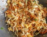 Foto langkah ke 5 dari resep Bihun Goreng Baso.