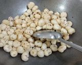 A picture of step 2 of Makhana Masala Curry.