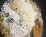 Foto del paso 3 de la receta: Pollo a la crema con espirales