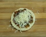 A picture of step 7 of Pepper mushroom mini bread pizza.