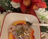 Hình bước làm 4 của món Chè Khúc Bạch trộn từ hoa đậu biếc và hạt lựu