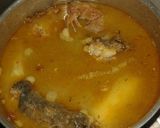 Foto del paso 3 de la receta: Consomé de pescado con coco