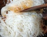 Gambar langkah 5 resipi Bihun Goreng Pattaya.
