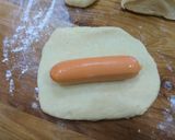 Hình bước làm 2 của món Bánh mì xúc xích phô mai