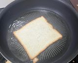 Foto langkah ke 4 dari resep 62. Fried Egg Sando.