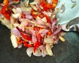 Foto langkah ke 2 dari resep Oseng Ikan Pindang Kacang Panjang Mommylicious.