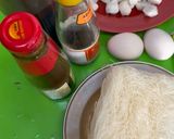 Foto langkah ke 1 dari resep Bihun Goreng Bakso Ikan.