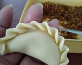 Foto langkah ke 3 dari resep Pastel abon mini.