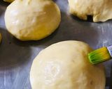 Foto langkah ke 2 dari resep Korean Garlic Cheese Bread.