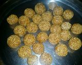 A picture of step 7 of Kurmura balls.