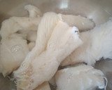 Foto del paso 2 de la receta: Bacalao con guisantes y huevo poché