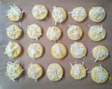 Foto langkah ke 4 dari resep Crispy Cheese Cookies.