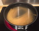 A picture of step 1 of Seafood linguine.