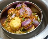 A picture of step 3 of Stuffed onion potato sabzi.
