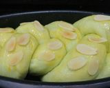 Hình bước làm 4 của món Bánh mì hoa cúc phô mai lá dứa