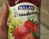 A picture of step 1 of Strawberry shake.