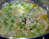 Foto del paso 4 de la receta: Pechuga de pollo con salchichas blancas a la cerveza