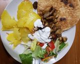 Gyrostál pitával és fokhagymás tejföllel recept fázis 2 fotója