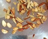 A picture of step 1 of Strawberry Halwa.