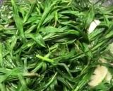 Foto del passaggio 3 della ricetta Gnocchetti acqua e farina, stridoli e luganica