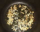 Foto del paso 1 de la receta: Arroz a la provenzal y camarones al verdeo en 2 quesos