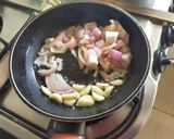 A picture of step 3 of Multi Purpose Gravy.