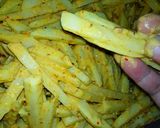 A picture of step 4 of Chips Pakoray.