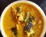 A picture of step 16 of Macher matha diye moog dal.
