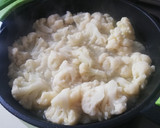 Foto del paso 1 de la receta: Coliflor guisada con jengibre y pimentón