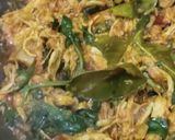 Foto langkah ke 7 dari resep Naskun Bakar (Nasi Kuning Ayam Suwir Kemangi Bakar) | Nasi Bakar.